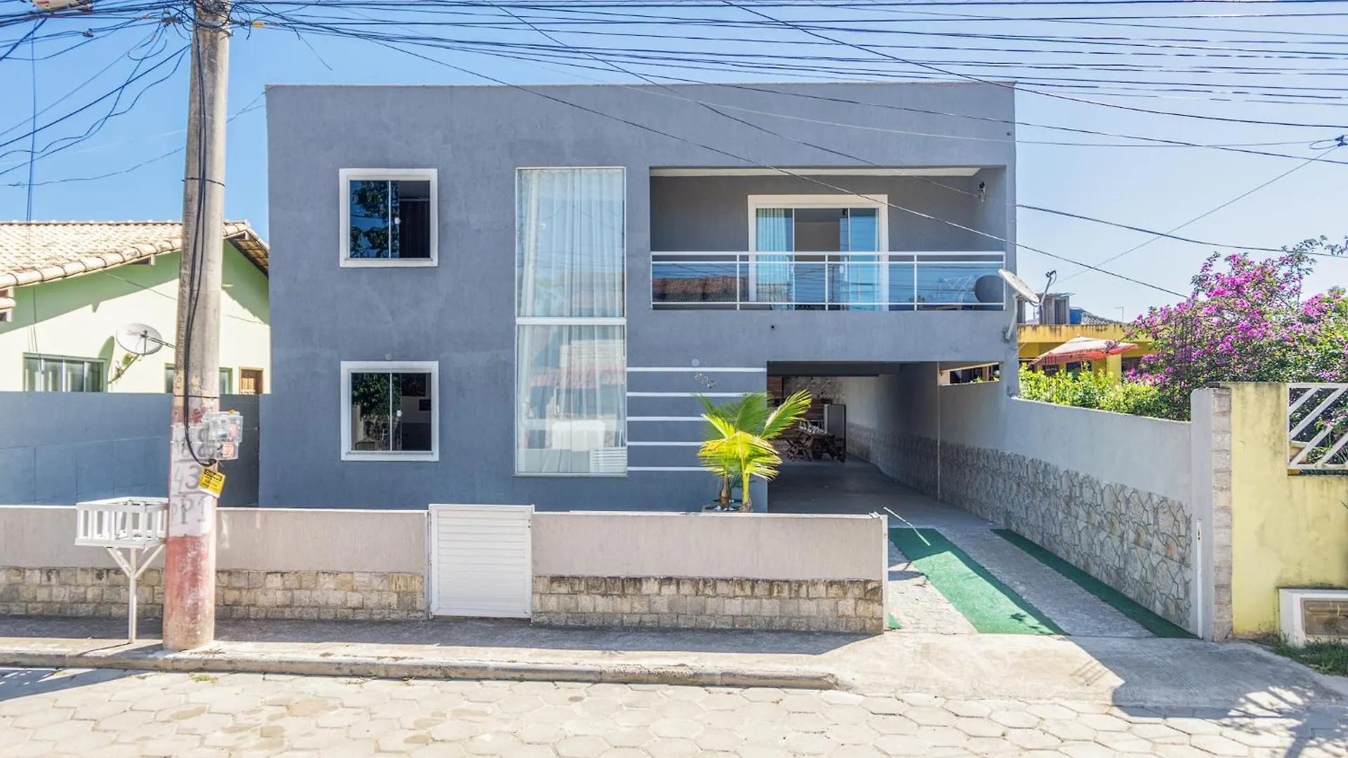 Refugio Tropical Casa De Praia Com Piscina Aquecida E 4 Suites E Garagem 3 Carros, 800 Mtrs Da Praia Internet 700 Mbps, Condominio Privado Com Pista De Skate , Quadra De Futevolei , Campos E Quadras De Futebol! Cabo Frio Casa de Férias