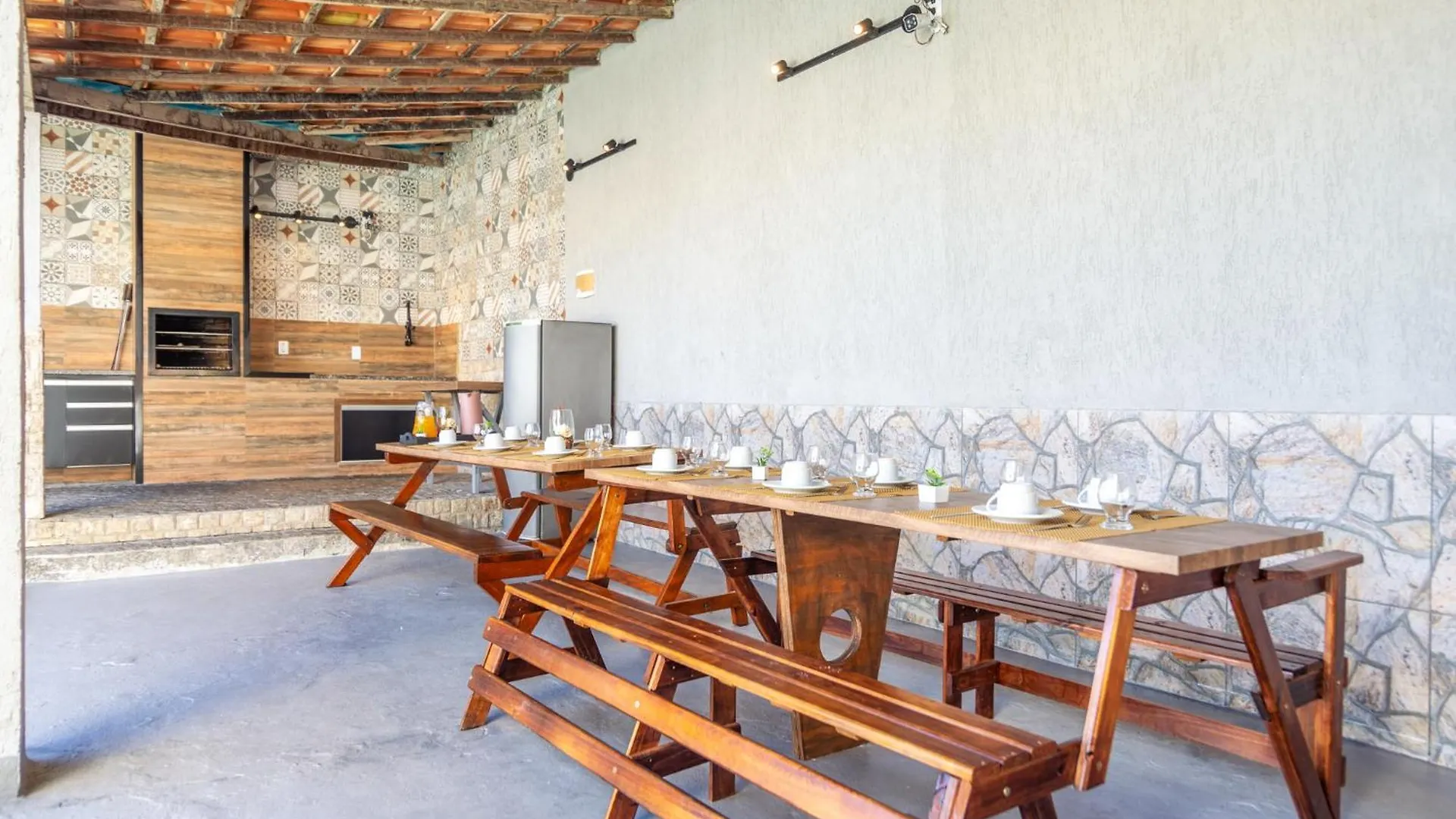 Refugio Tropical Casa De Praia Com Piscina Aquecida E 4 Suites E Garagem 3 Carros, 800 Mtrs Da Praia Internet 700 Mbps, Condominio Privado Com Pista De Skate , Quadra De Futevolei , Campos E Quadras De Futebol! Cabo Frio Casa de Férias