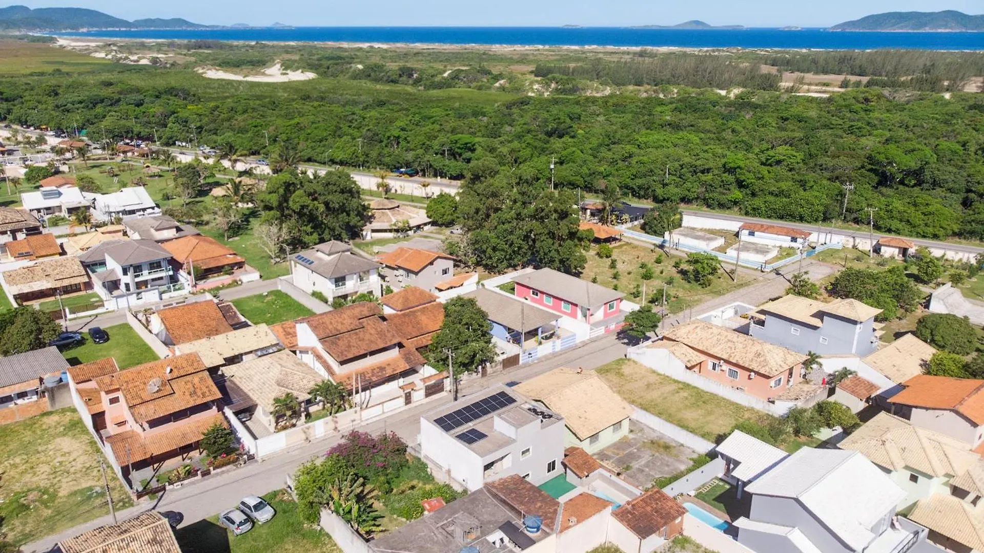 Refugio Tropical Casa De Praia Com Piscina Aquecida E 4 Suites E Garagem 3 Carros, 800 Mtrs Da Praia Internet 700 Mbps, Condominio Privado Com Pista De Skate , Quadra De Futevolei , Campos E Quadras De Futebol! Cabo Frio