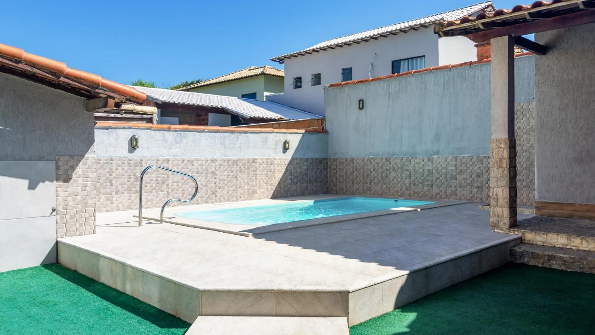 Refugio Tropical Casa De Praia Com Piscina Aquecida E 4 Suites E Garagem 3 Carros, 800 Mtrs Da Praia Internet 700 Mbps, Condominio Privado Com Pista De Skate , Quadra De Futevolei , Campos E Quadras De Futebol! Cabo Frio