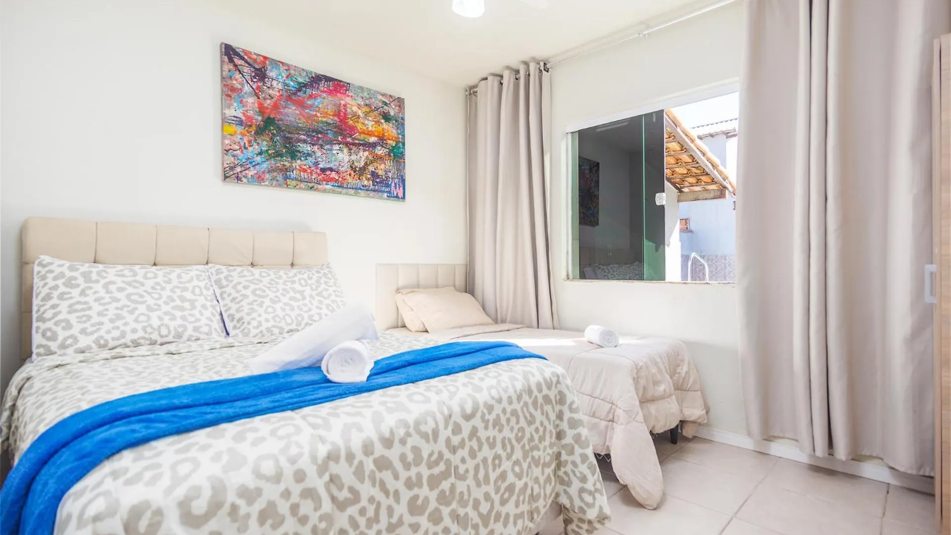 Casa de Férias Refugio Tropical Casa De Praia Com Piscina Aquecida E 4 Suites E Garagem 3 Carros, 800 Mtrs Da Praia Internet 700 Mbps, Condominio Privado Com Pista De Skate , Quadra De Futevolei , Campos E Quadras De Futebol! Cabo Frio Brasil