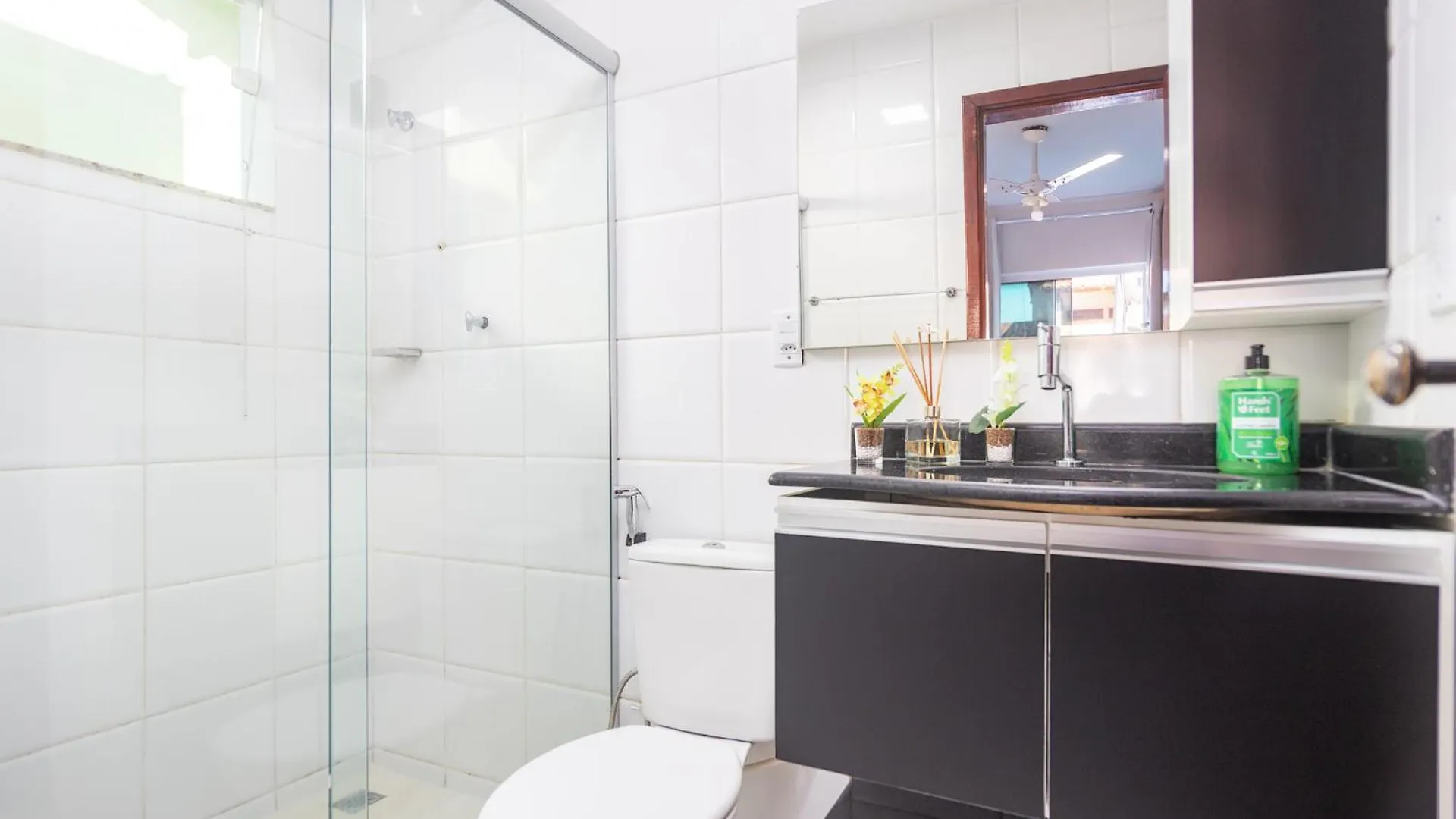 Casa de Férias Refugio Tropical Casa De Praia Com Piscina Aquecida E 4 Suites E Garagem 3 Carros, 800 Mtrs Da Praia Internet 700 Mbps, Condominio Privado Com Pista De Skate , Quadra De Futevolei , Campos E Quadras De Futebol! Cabo Frio