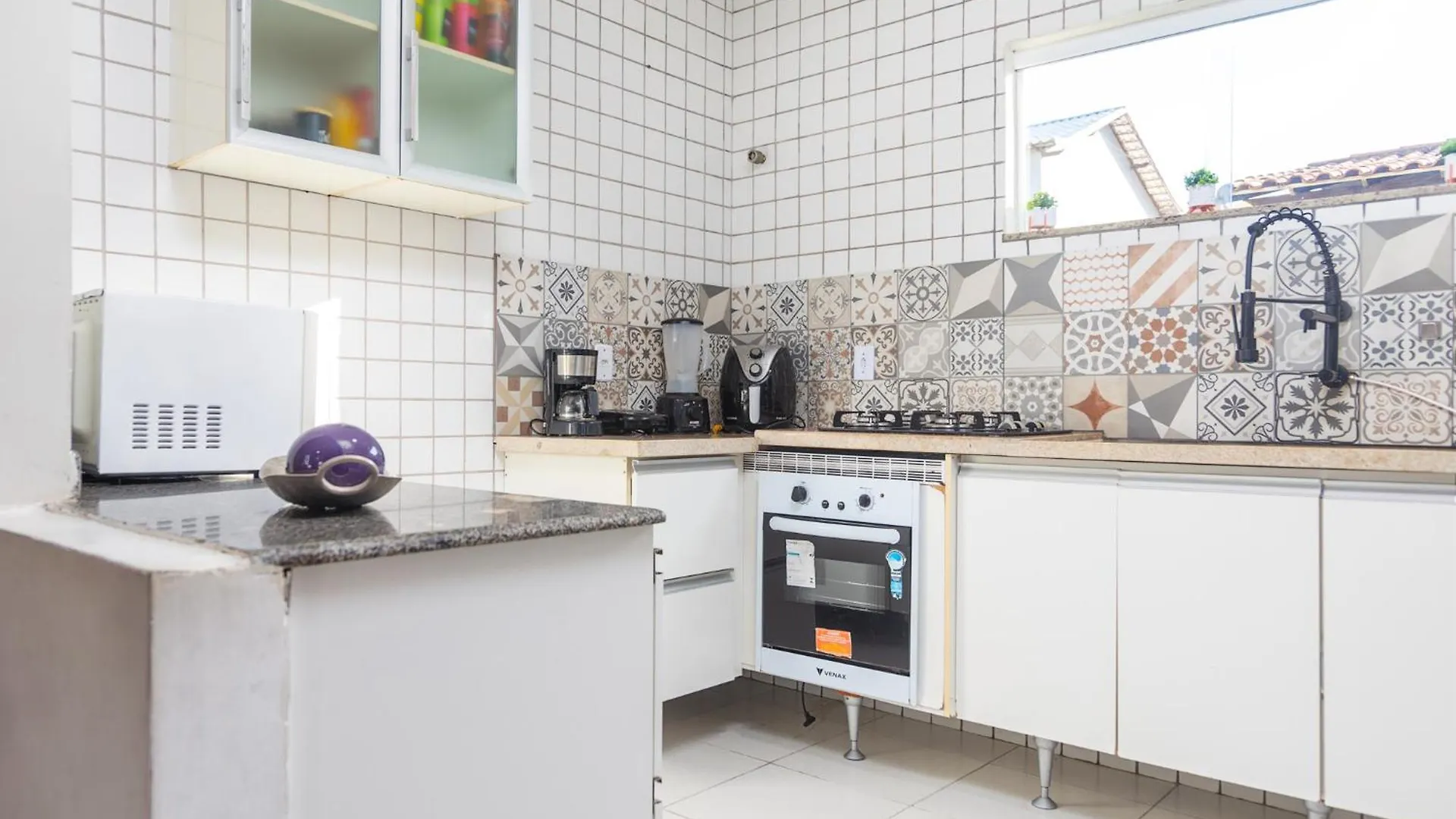 Refugio Tropical Casa De Praia Com Piscina Aquecida E 4 Suites E Garagem 3 Carros, 800 Mtrs Da Praia Internet 700 Mbps, Condominio Privado Com Pista De Skate , Quadra De Futevolei , Campos E Quadras De Futebol! Cabo Frio Casa de Férias