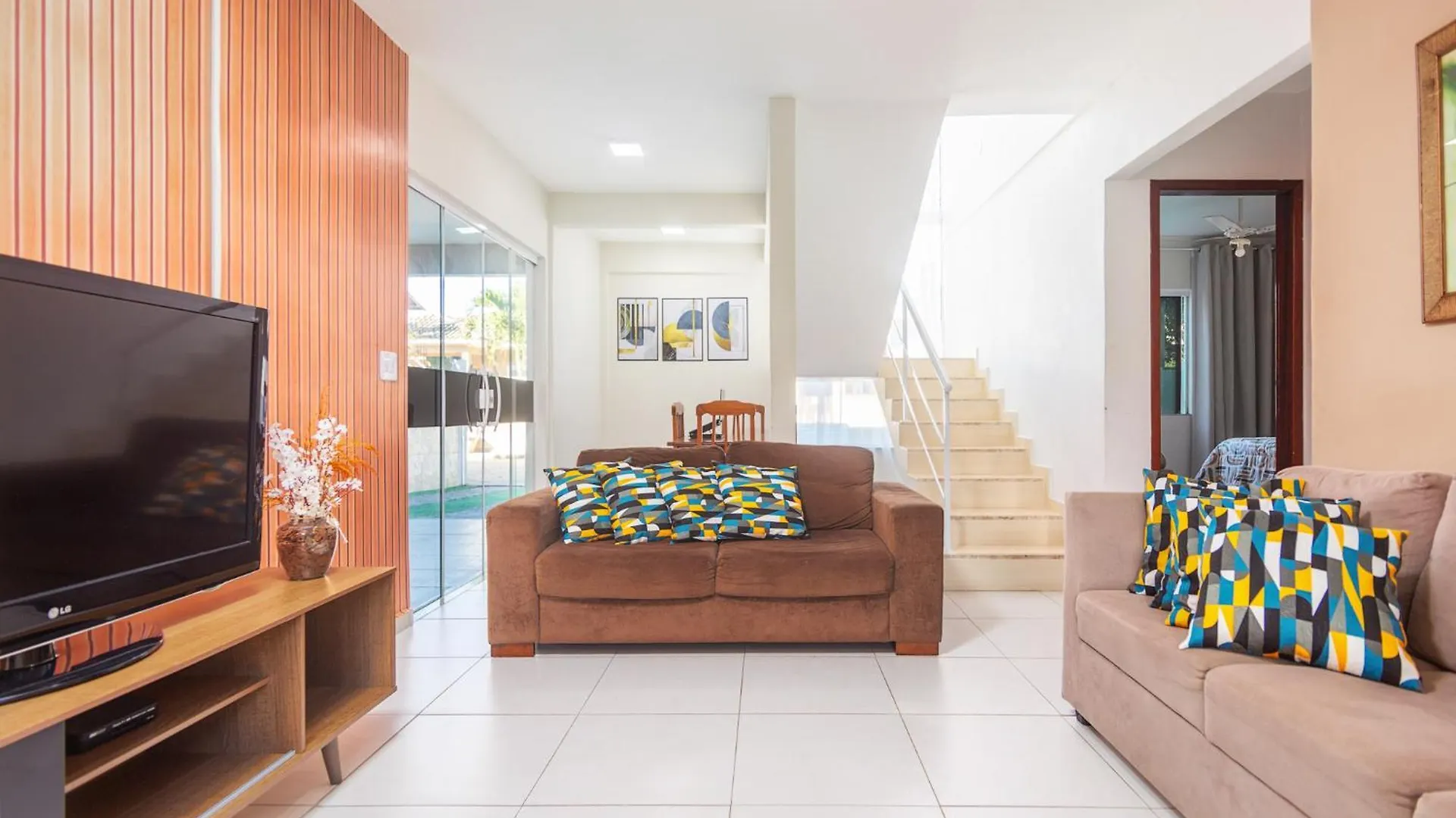 Casa de Férias Refugio Tropical Casa De Praia Com Piscina Aquecida E 4 Suites E Garagem 3 Carros, 800 Mtrs Da Praia Internet 700 Mbps, Condominio Privado Com Pista De Skate , Quadra De Futevolei , Campos E Quadras De Futebol! Cabo Frio