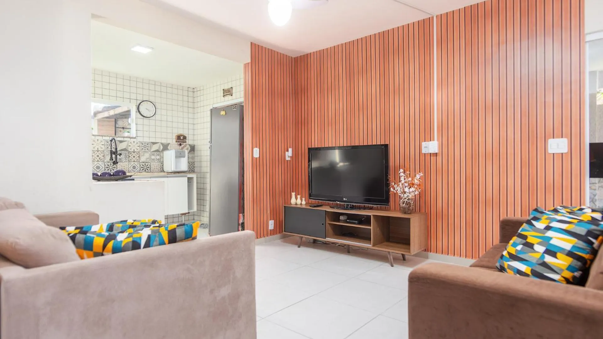 Refugio Tropical Casa De Praia Com Piscina Aquecida E 4 Suites E Garagem 3 Carros, 800 Mtrs Da Praia Internet 700 Mbps, Condominio Privado Com Pista De Skate , Quadra De Futevolei , Campos E Quadras De Futebol! カボ・フリオ ブラジル